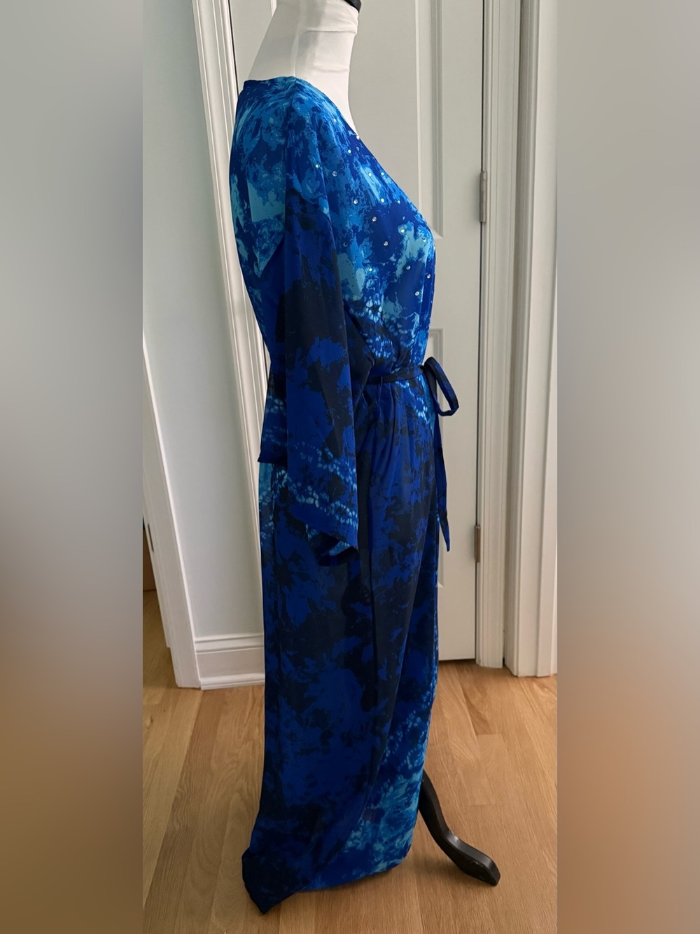 NWOT - Venus Stunning Beach Cover/Robe w/ Rhinestone Detailing - Picture 4 of 9
